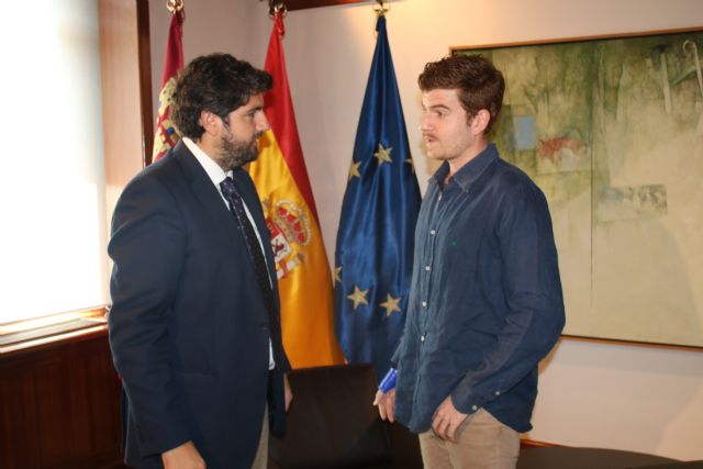 López Miras recibe en el Palacio de San Esteban al murciano Alejandro Martínez - 2, Foto 2