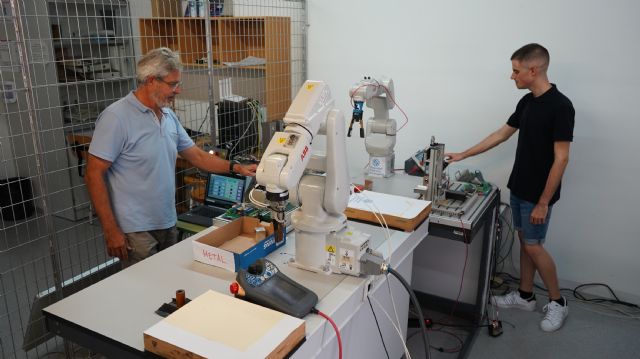 Un estudiante desarrolla un sistema que integra robótica y visión artificial para la automatización de procesos industriales - 1, Foto 1