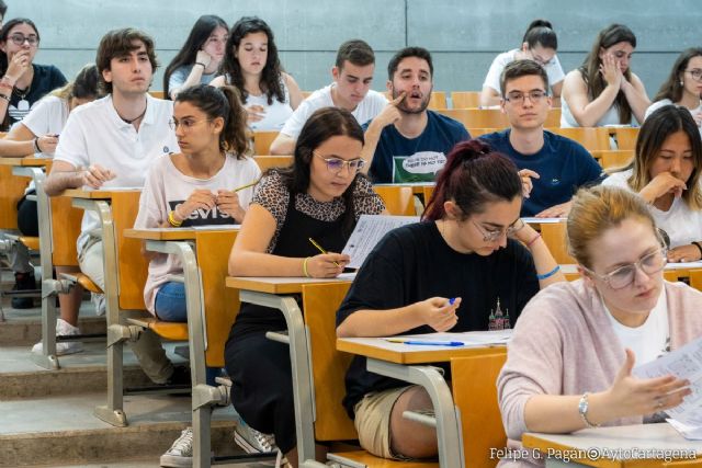 Ya se puede solicitar la beca de 200 euros para jóvenes por estudiar en el extranjero - 1, Foto 1