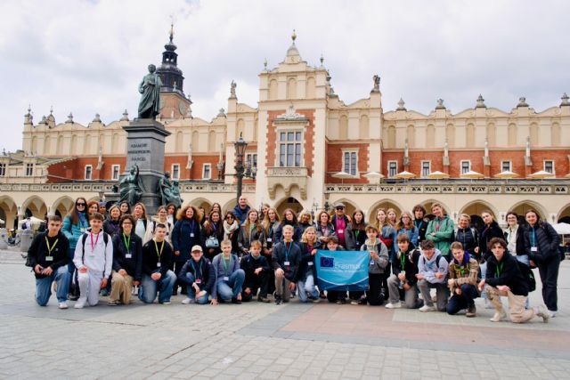 Una treintena de alumnos del IES José Luis Martínez Palomo participa en un proyecto europeo para mejorar la enseñanza de idiomas Una treintena de alumnos del IES José Luis Martínez Palomo participa en un proyecto europeo para mejorar la enseñanza de idiomas