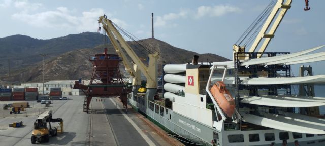 Llega a San Ciprián la nueva tolva para la planta de alúmina, una inversión de 5,5 millones de euros - 3, Foto 3