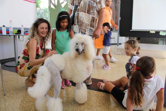 Terapia con perros en los talleres de conciliación de los menores que presentan necesidades especiales de Lorca - 1, Foto 1