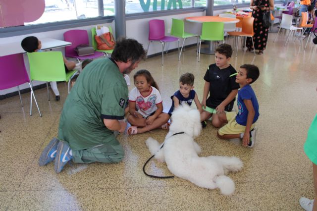 Terapia con perros en los talleres de conciliación de los menores que presentan necesidades especiales de Lorca - 2, Foto 2