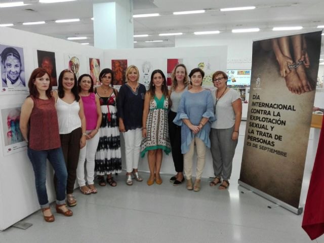 Familia organiza una exposición contra la mutilación genital femenina - 1, Foto 1