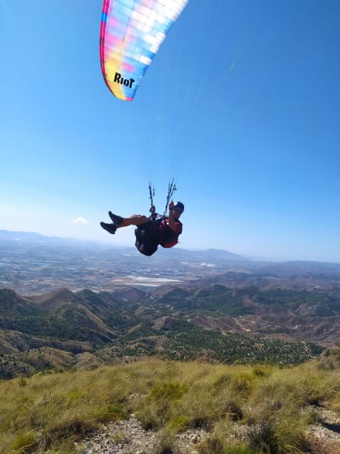 La concentración nacional de parapente congrega a treinta pilotos en un gran día de vuelo en la Peñarrubia - 1, Foto 1