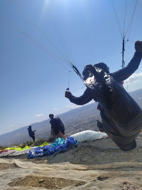 La concentración nacional de parapente congrega a treinta pilotos en un gran día de vuelo en la Peñarrubia - 3, Foto 3