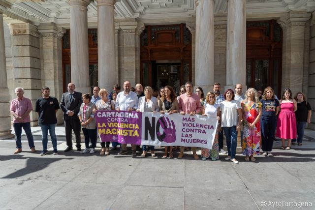 Cartagena guarda un minuto de silencio por la víctima de la violencia de género en Cieza - 1, Foto 1