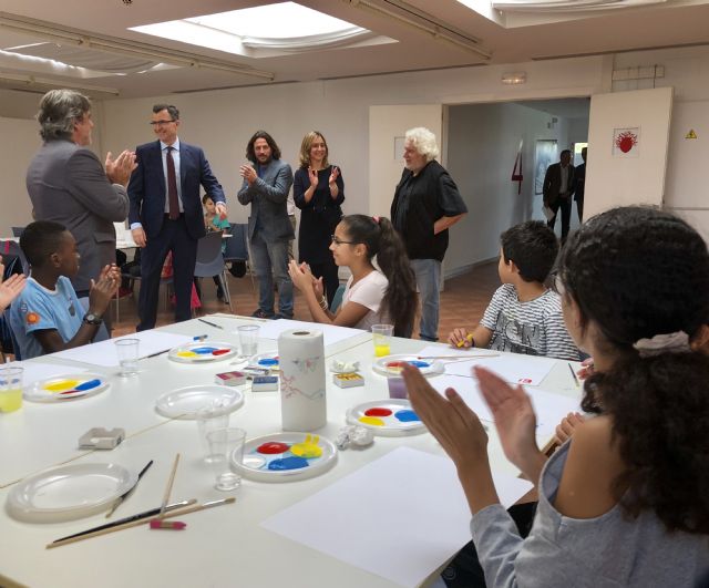 Cristóbal Gabarrón conciencia a los niños murcianos sobre los Derechos Humanos a través del arte - 2, Foto 2