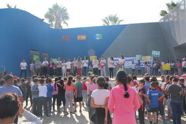 Los alumnos del colegio Nuestra Señora del Carmen realizan una marcha por el Mar Menor - 2, Foto 2