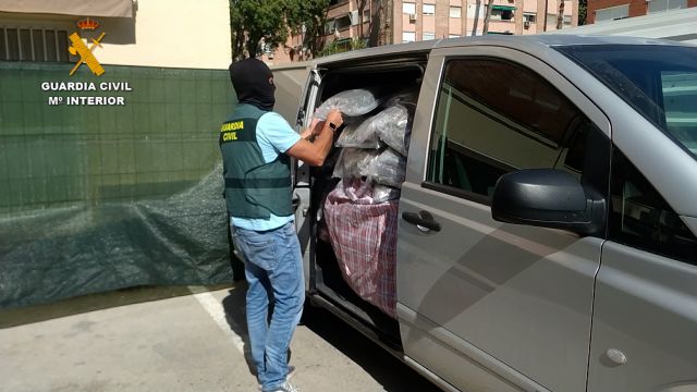 La Guardia Civil intercepta en la autovía del Mediterráneo una autocaravana con cerca de 300 kilos de cogollos de marihuana - 1, Foto 1