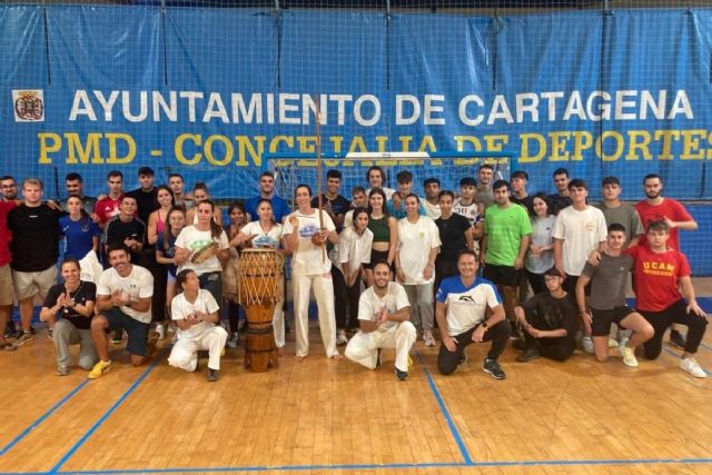 El Programa ADE acerca la Capoeira a los ciclos formativos de grado superior EAS y ACO del IES Mediterraneo - 1, Foto 1