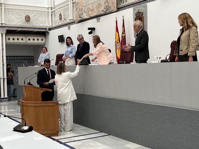 José Ramón Díez de Revenga y María Dolores Flores, nuevos senadores autonómicos - 5, Foto 5