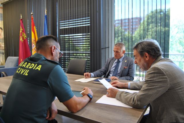 Jiménez analiza con Guardia Civil y Policía Nacional las medidas complementarias de seguridad dentro del nivel 4 de alerta antiterrorista - 2, Foto 2