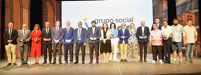 Cieza brilló en los Premios Solidarios ONCE con el galardonado Joaquín Salmerón Juan - 1, Foto 1