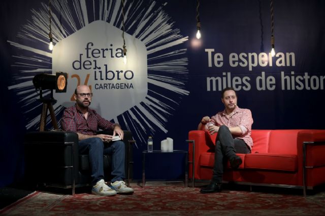 Fernando Navarro destaca el papel de Baeza en la música de Supersubmarina durante la Feria del Libro de Cartagena - 1, Foto 1