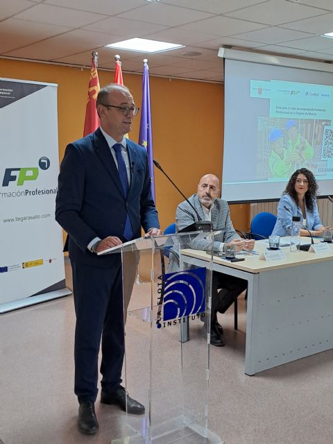 Una guía orienta a los tutores de empresas que reciben a alumnos en prácticas de FP en la Región - 3, Foto 3