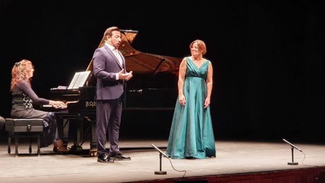 Molina de Segura reconoce la trayectoria profesional y personal del tenor Eduardo García Sandoval con la entrega del título de Hijo Predilecto - 1, Foto 1