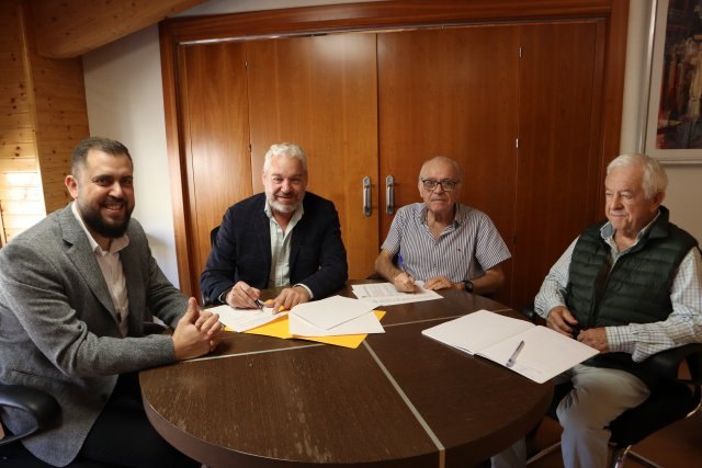 El alcalde firma un convenio de colaboración con la Asociación de Vecinos de Bolnuevo - 1, Foto 1