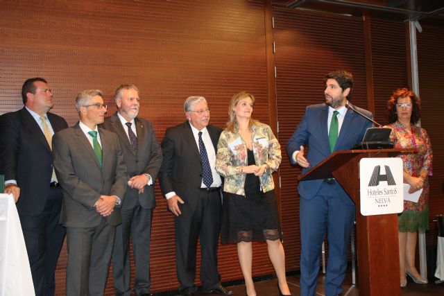 Fernando López Miras asiste a la cena anual a beneficio de la Asociación Española Contra el Cáncer - 2, Foto 2