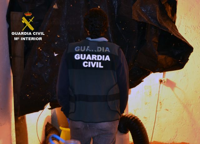 La Guardia Civil desmantela un punto de producción y venta de drogas en Las Torres de Cotillas - 1, Foto 1