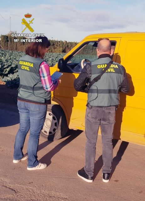 La Guardia Civil detiene a nueve personas por delitos contra los derechos de los trabajadores y contra la libertad sexual - 1, Foto 1