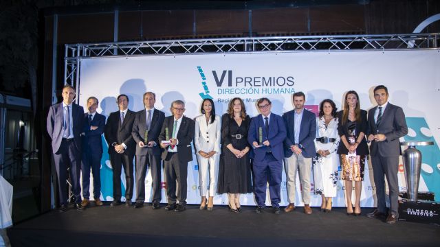 Manuel García (El Pozo Alimentación), Raúl Fernández (Blendhub) y la Facultad de Ciencias del Trabajo de la Universidad de Murcia, reciben los VI Premios Dirección Humana - 1, Foto 1