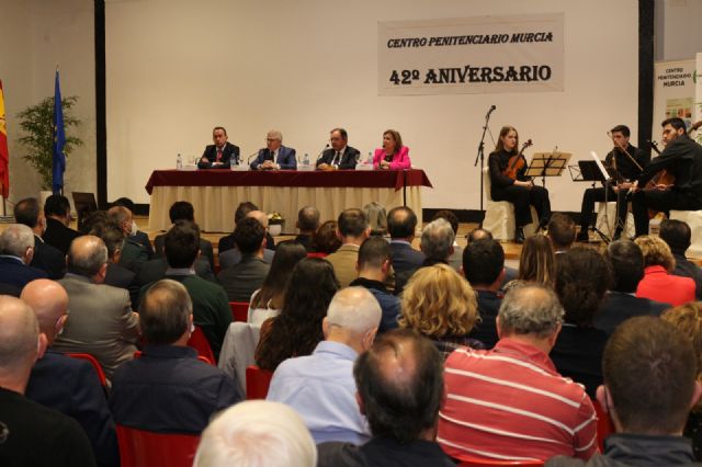 El Centro Penitenciario Murcia I celebra el 42 aniversario con el 90% de los internos inscritos en programas de tratamiento - 2, Foto 2