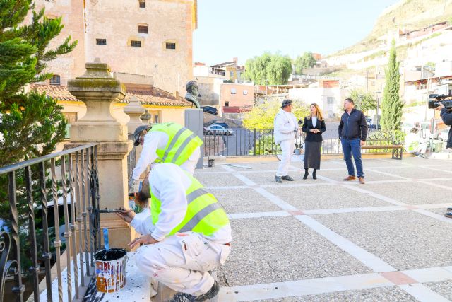 'Operación pintura' en el casco antiguo en las vísperas de los días grandes de las fiestas de musulmanes, judíos y cristianos de San Clemente - 1, Foto 1