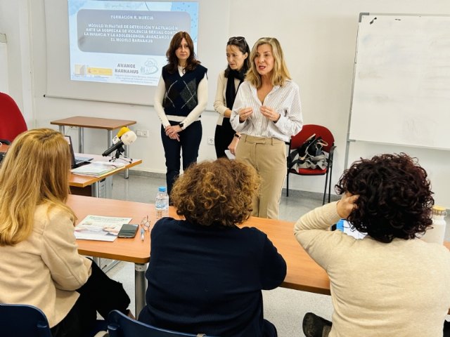 Profesionales de Totana participan en unas Jornadas sobre Detección y Actuación de la Violencia Sexual contra la Infancia y la Adolescencia - 1, Foto 1