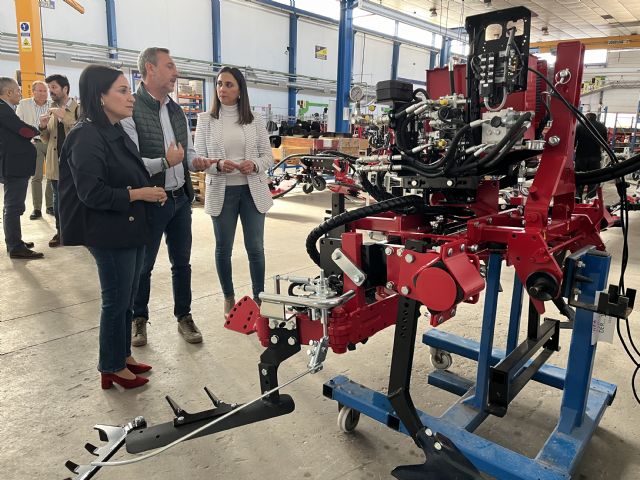 La consejera Sara Rubira destaca en Yecla la apuesta por la innovación en maquinaria agrícola para tener un sector más competitivo y sostenible - 1, Foto 1