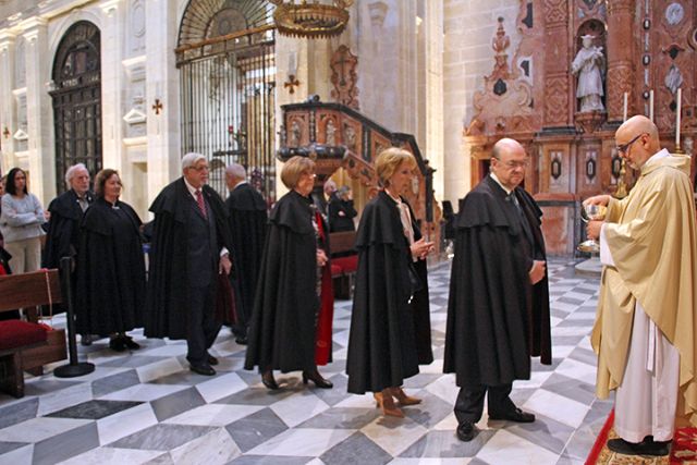 Tradición y elegancia en Sevilla: celebración anual de San Martín por los capistas hispalenses - 2, Foto 2