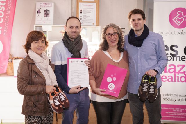 LOFS y Proyecto Abraham ponen en marcha un “trueque” para donar zapatos a personas necesitadas - 1, Foto 1