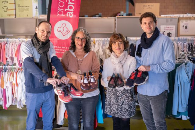 LOFS y Proyecto Abraham ponen en marcha un “trueque” para donar zapatos a personas necesitadas - 2, Foto 2