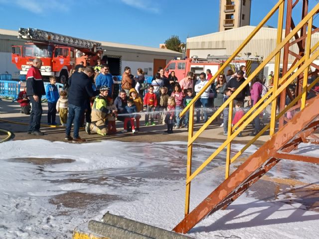 Luengo asiste a la Jornada de Intercambio de Ilusiones organizada por el CEIS en el Parque de Bomberos de Molina de Segura y en la que han participado más de 1.000 niños - 1, Foto 1