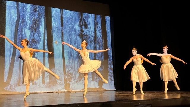 La magia de la Navidad se sube al escenario del CAES con la Escuela de Danza de Torre Pacheco - 1, Foto 1