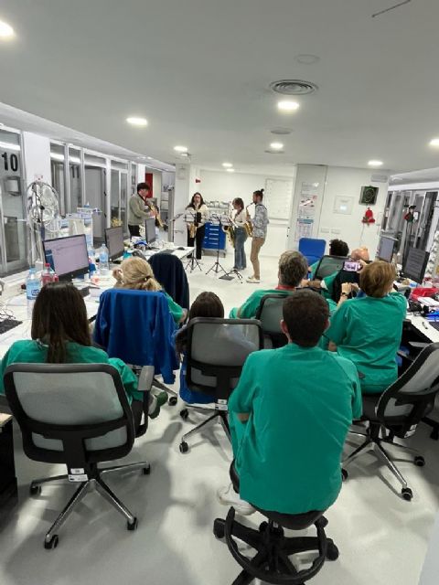 El 'Manuel Massotti Littel' lleva la música a las Unidades de Cuidados Intensivos del Hospital Morales Meseguer de Murcia - 3, Foto 3