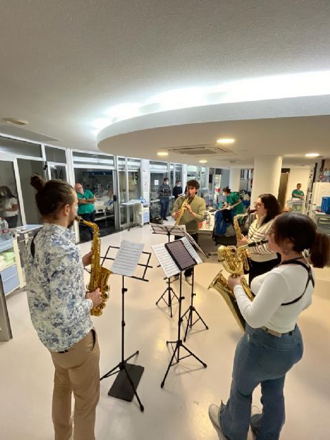 El 'Manuel Massotti Littel' lleva la música a las Unidades de Cuidados Intensivos del Hospital Morales Meseguer de Murcia - 4, Foto 4