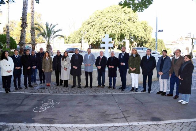 Murcia instala una gran Cruz de Caravaca en el paseo del Malecón, al paso del camino de peregrinación de Levante - 2, Foto 2