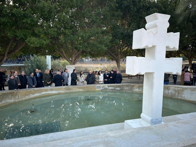 Una gran Cruz de Caravaca señala el Camino de Levante en la ciudad de Murcia - 1, Foto 1