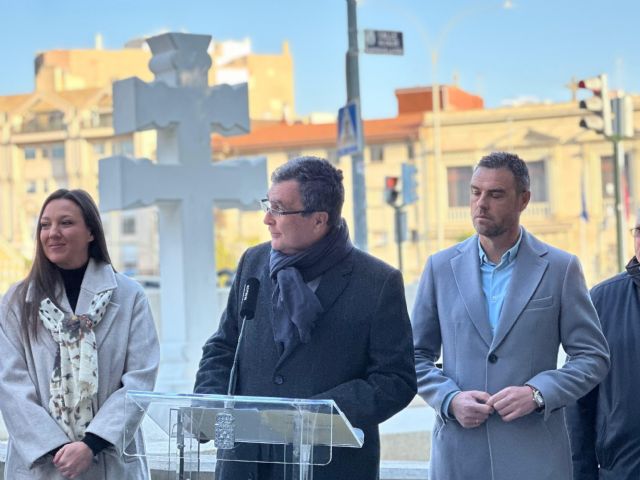 Una gran Cruz de Caravaca señala el Camino de Levante en la ciudad de Murcia - 2, Foto 2