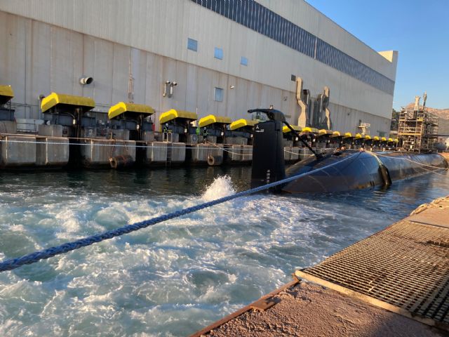 El S-81 realiza sus pruebas sobre amarras en NAVANTIA Cartagena - 1, Foto 1