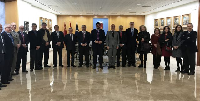 Fernando López Miras se reúne con los miembros del Consejo de Academias de la Región de Murcia - 2, Foto 2