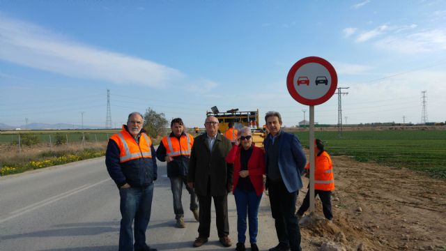 Fomento inicia una campaña de renovación de la señalización vertical en 65 kilómetros de la red regional de carreteras - 1, Foto 1