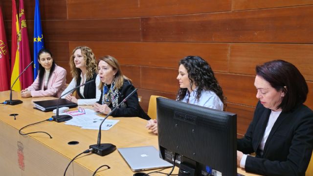 113 estudiantes participan en las jornadas 'mujeres del ámbito científico tecnológico de la Región de Murcia' organizadas por el Ayuntamiento de Murcia - 4, Foto 4