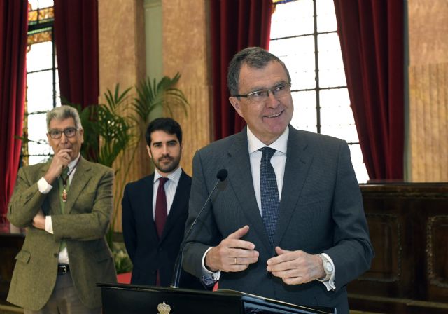 El Ayuntamiento y la Real Academia de Bellas Artes Santa María de la Arrixaca estrechan lazos con la celebración de una magna exposición en homenaje a los pintores murcianos del siglo XX - 1, Foto 1