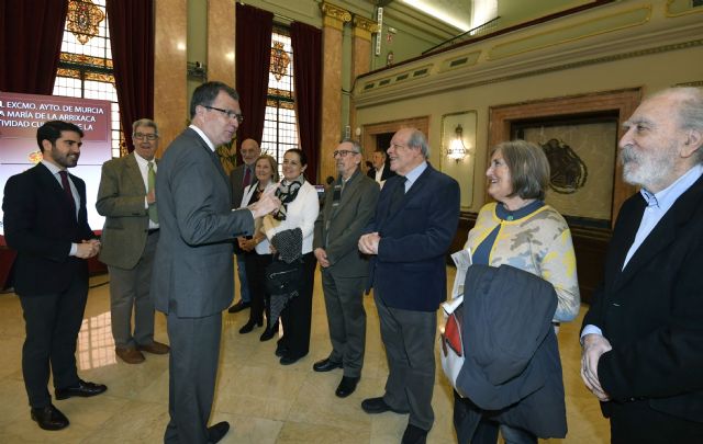 El Ayuntamiento y la Real Academia de Bellas Artes Santa María de la Arrixaca estrechan lazos con la celebración de una magna exposición en homenaje a los pintores murcianos del siglo XX - 2, Foto 2