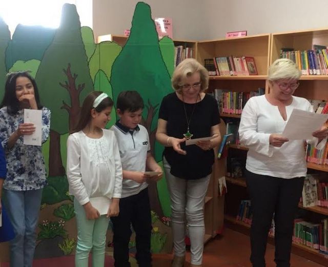 Se hacen entrega los premios del III Concurso Literario Morerica Galán con motivo del Día del Libro, Foto 8