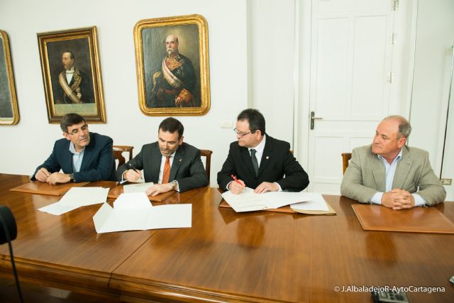 Jose Maria Navarro Cayuela dona su archivo fotografico a la ciudad - 1, Foto 1