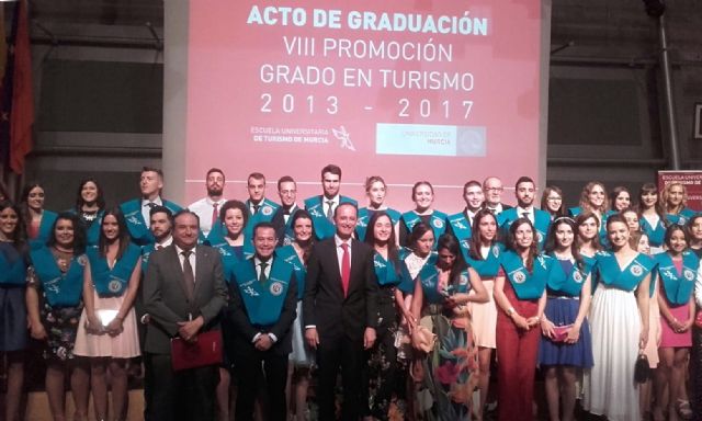 El consejero Javier Celdrán preside la graduación de los alumnos de Turismo de la Universidad de Murcia - 1, Foto 1