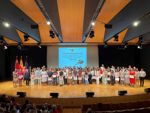 70 alumnos de Secundaria, Bachillerato, FP y Educación para Personas Adultas recogen su Premio Extraordinario - 1, Foto 1